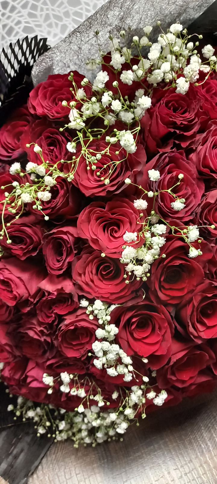 Букет от 101 рози с опаковка.